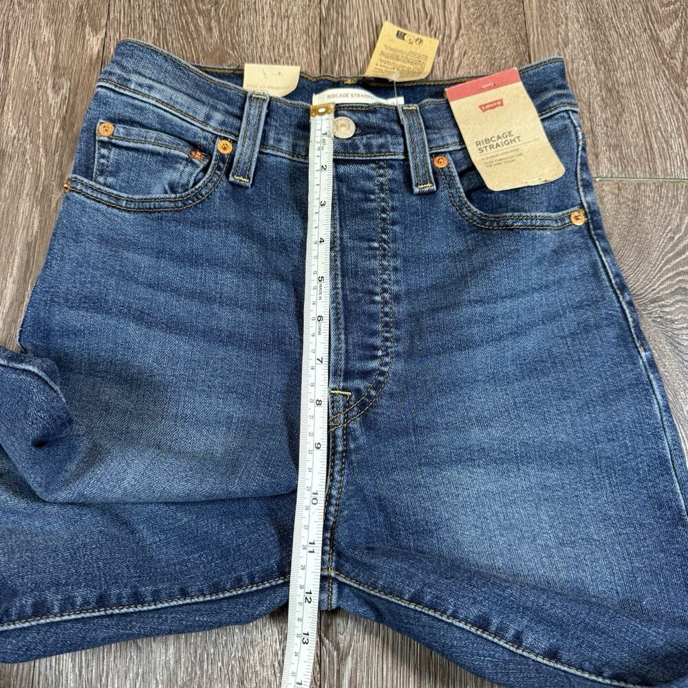 Levi's Straight Leg Jeans in Medium Blue Wash - Picture 7 of 14